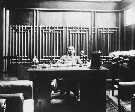 Nisson Leonard-Kanevsky in his office on the fifth floor of Leonard House, 1920s. Photographer Wolfgang Sievers. National Library of Australia nla.pic-an24475715